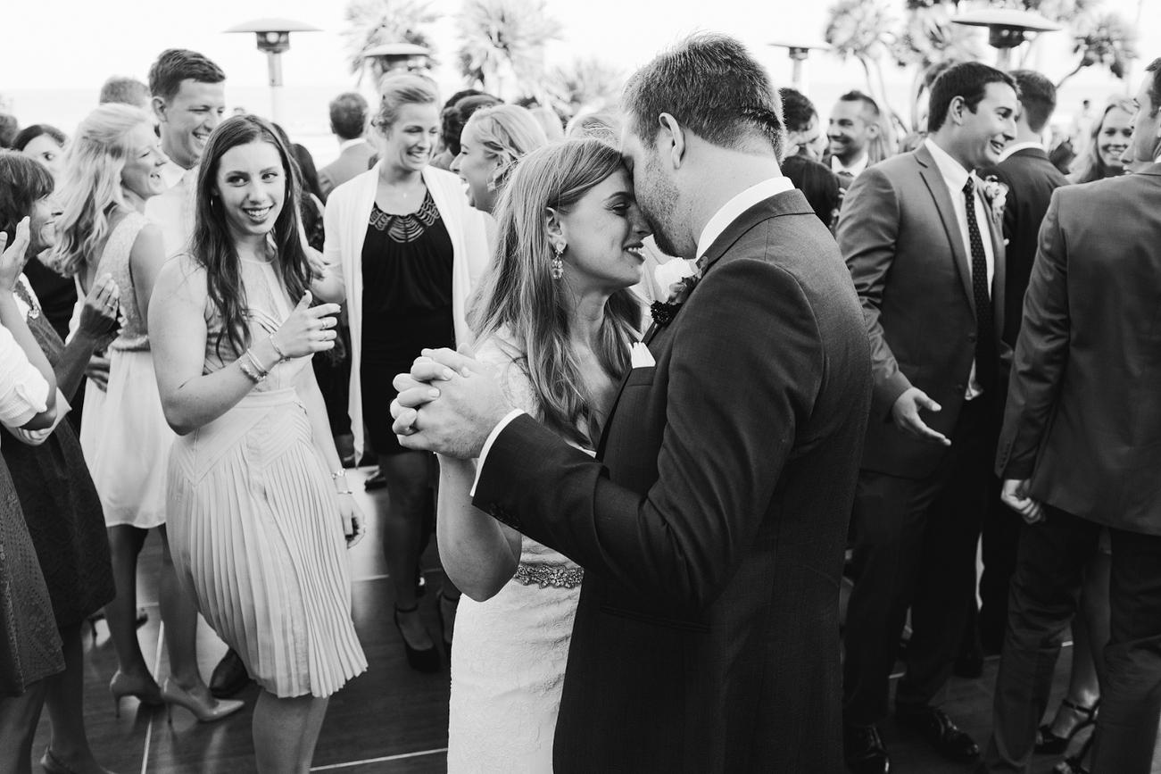 Alix and Matt are dancing and being all cute.