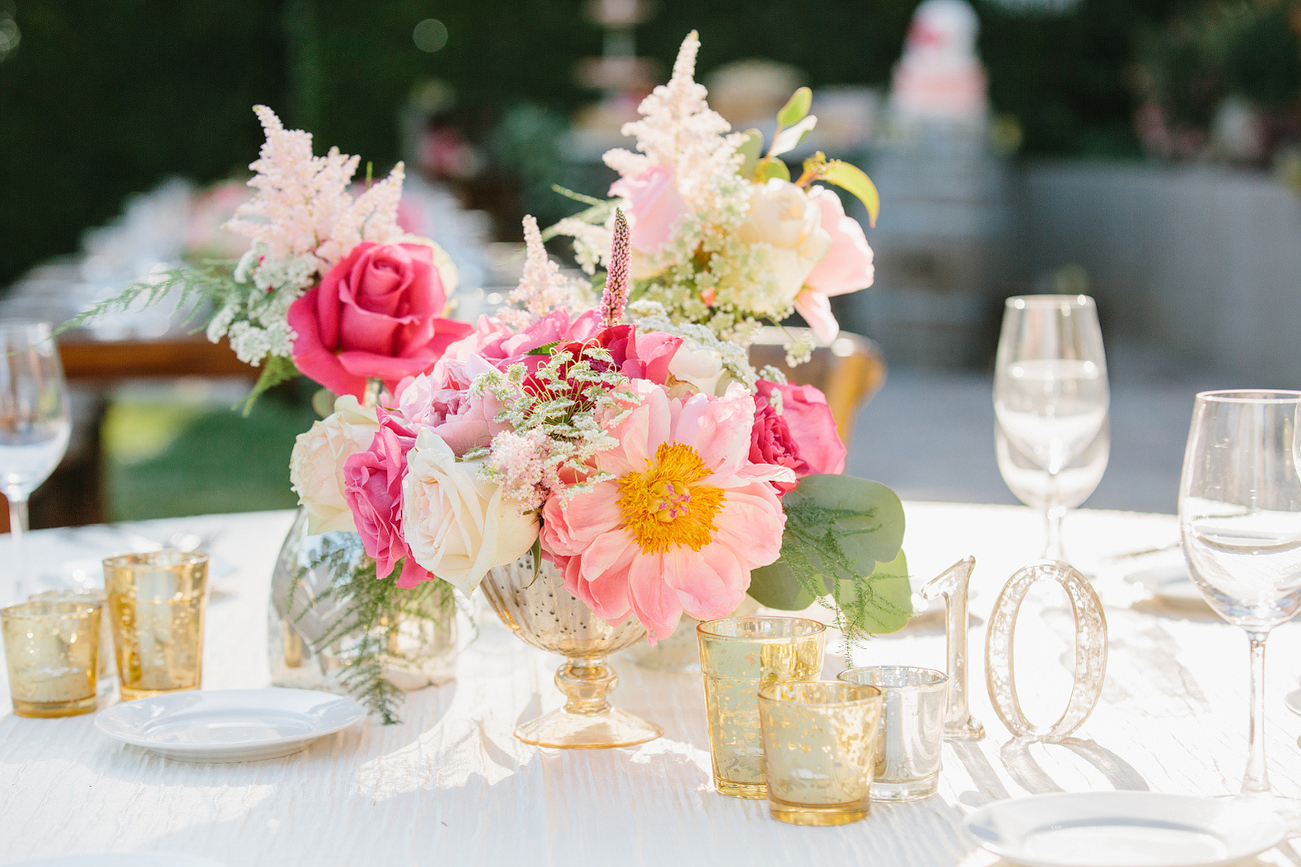 This is a close up photo of the centerpiece on the linen covered tables. 