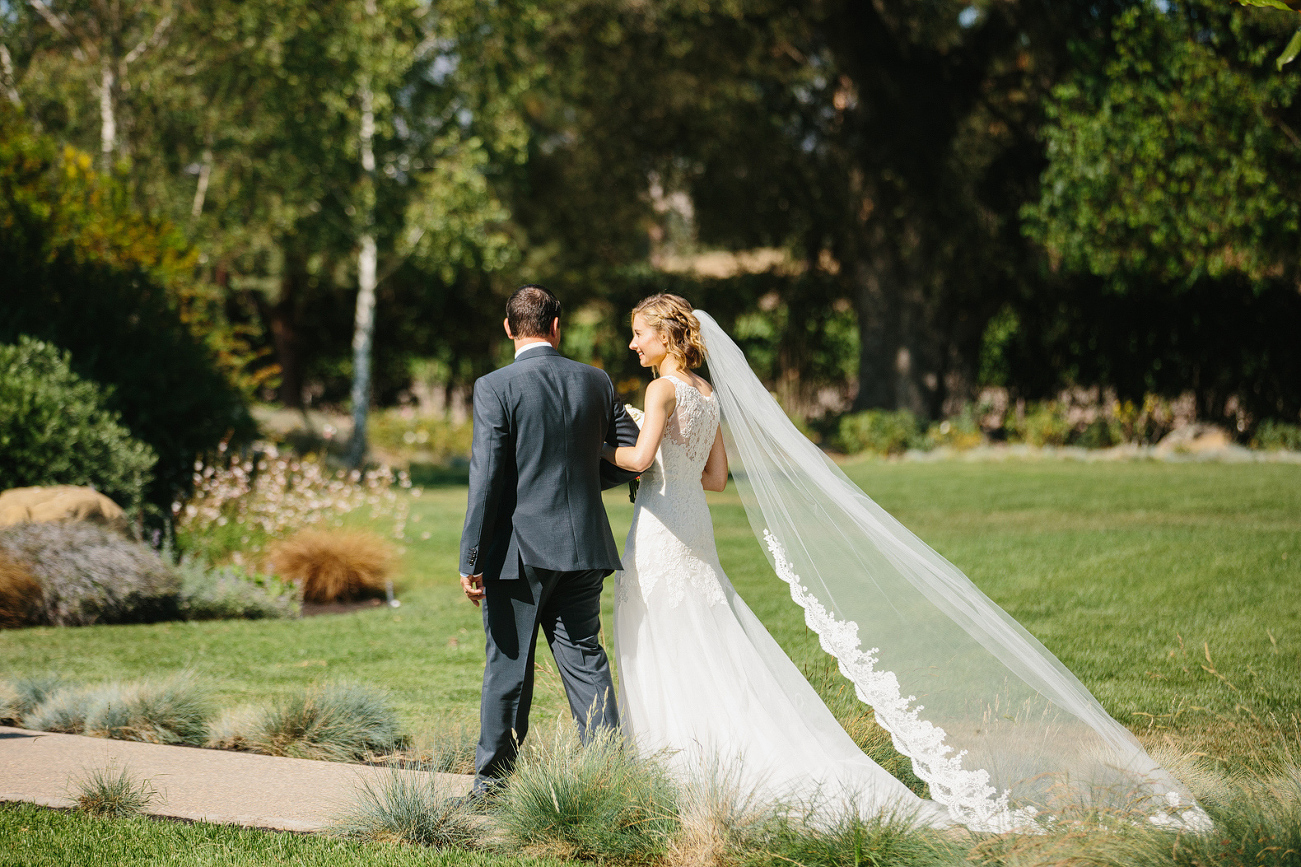 Caitlin wore a beautiful long veil. 