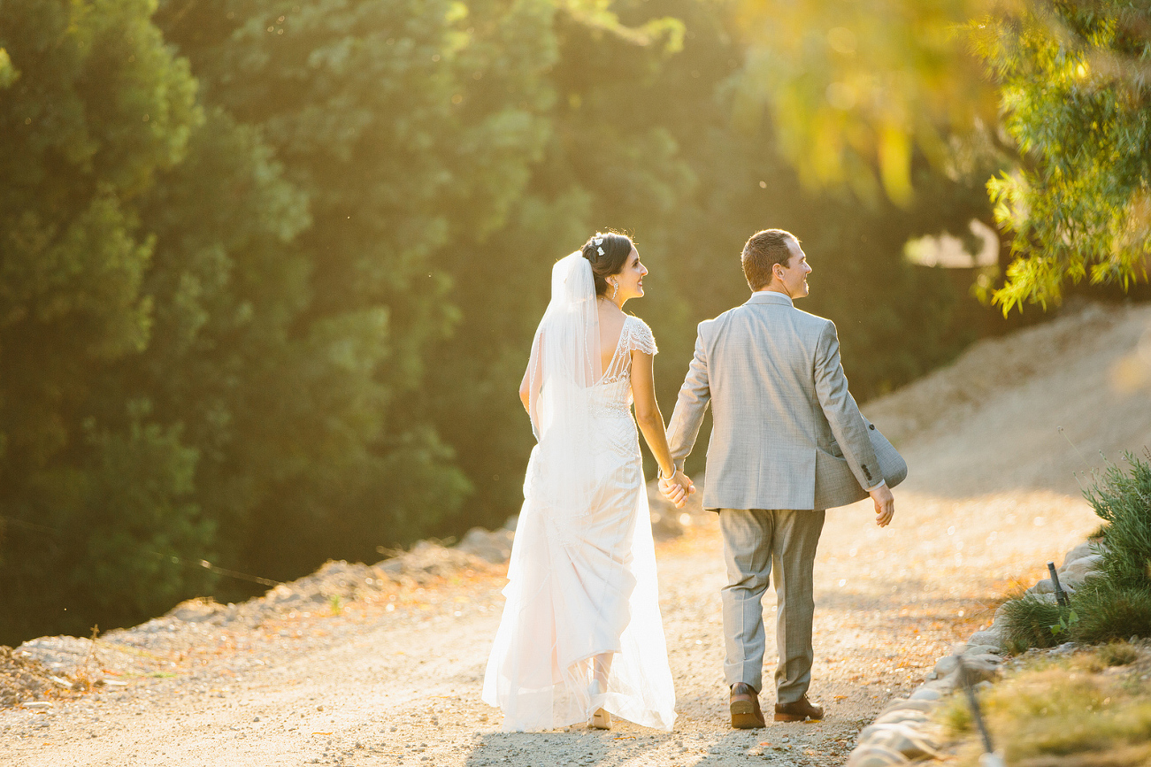 The couple walking to the fields. 