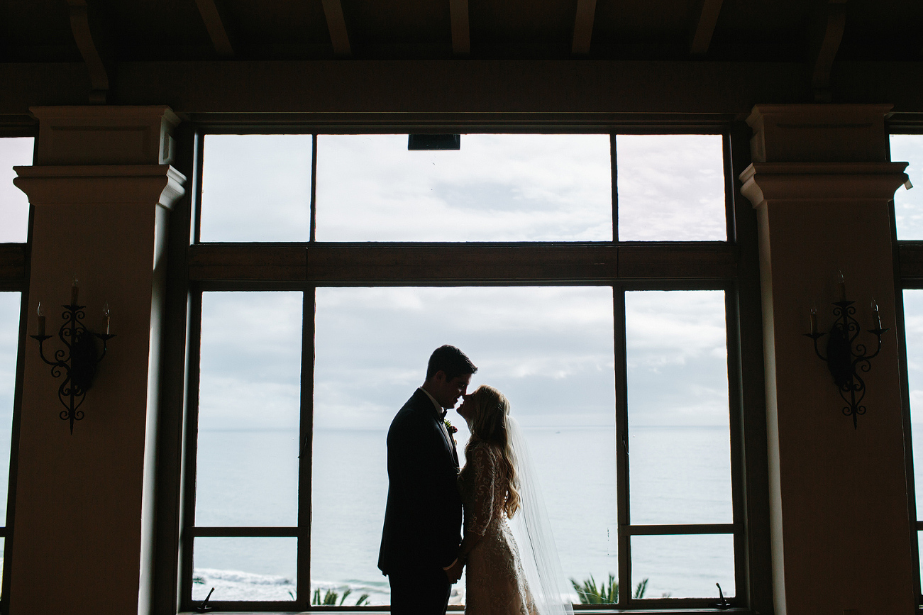 A beautiful portrait of the couple with the ocean background. 