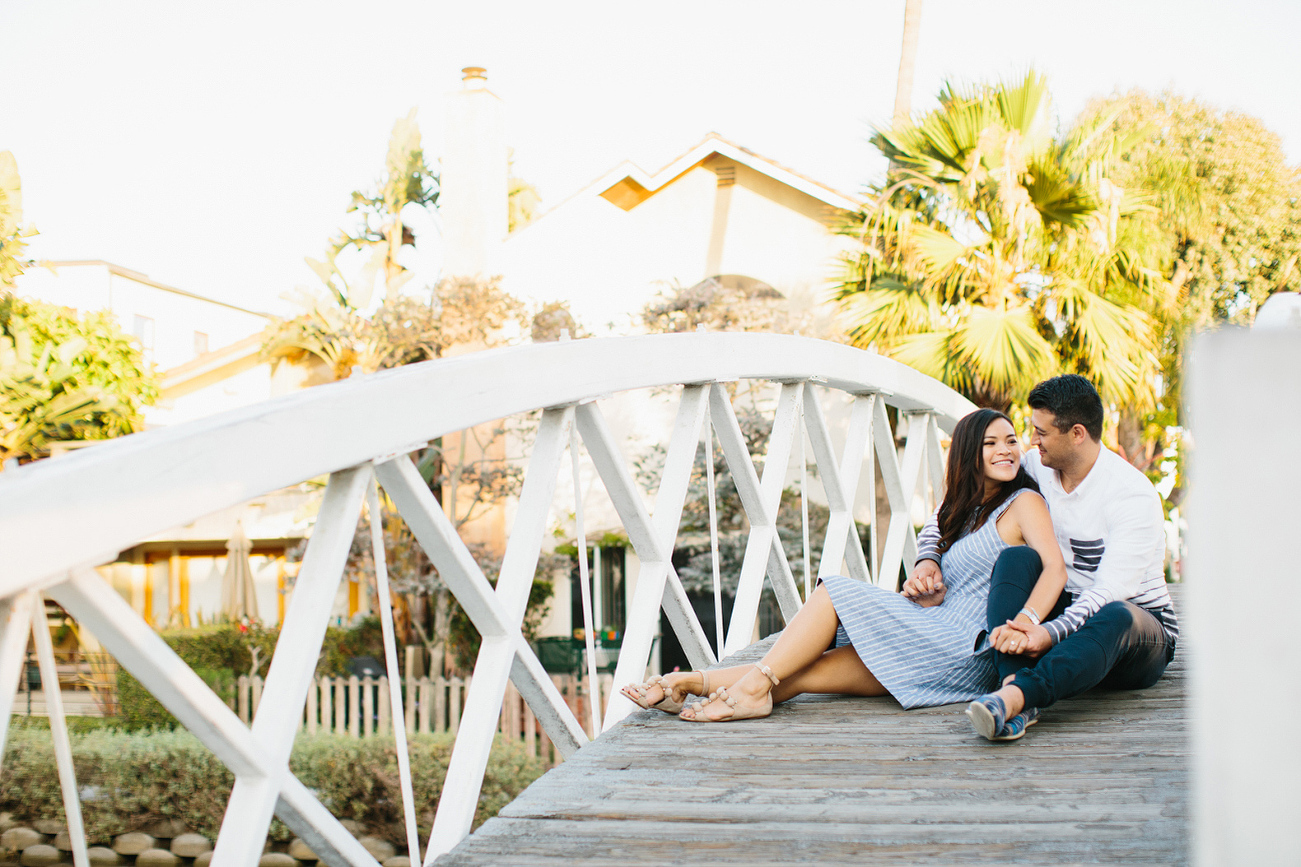 Maily and Hajime sitting on the bridge. 