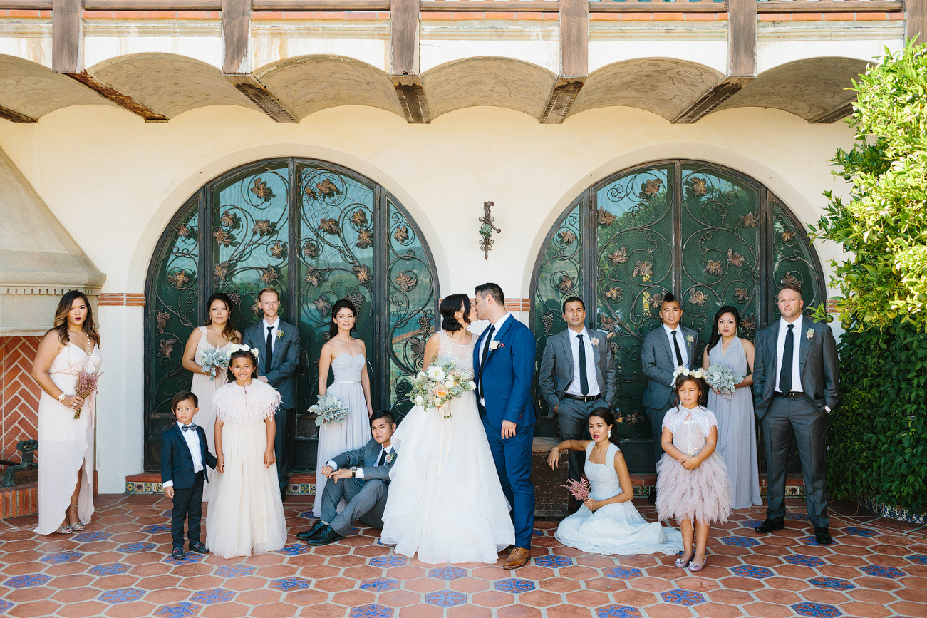 The full wedding party together. 