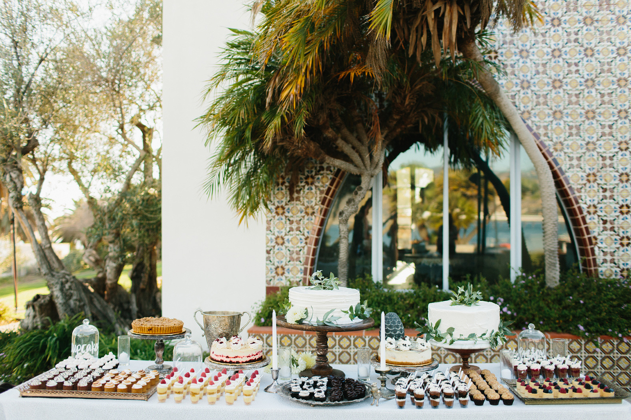 The yummy dessert bar. 