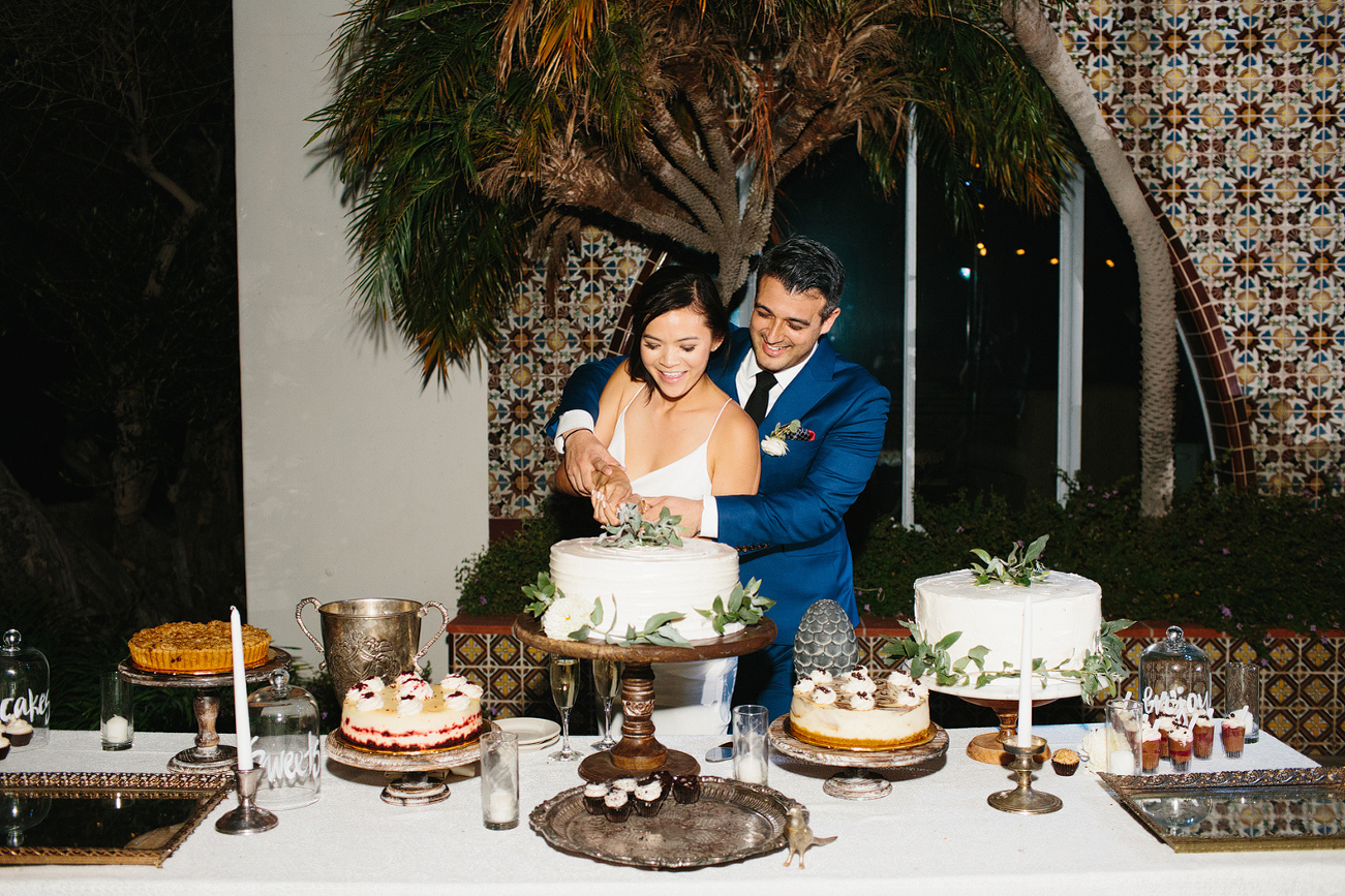 Maily and Hajime cutting their wedding cake. 