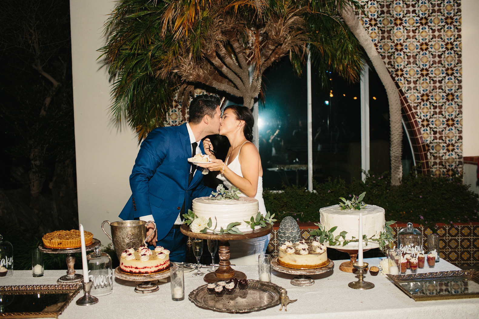 The couple's cake cutting. 
