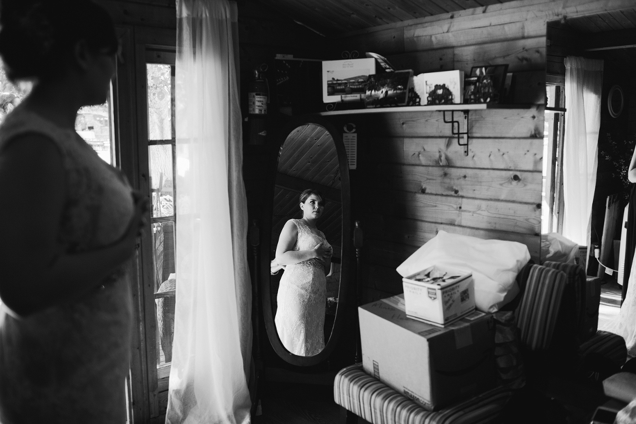 A portrait of the bride in a mirror. 