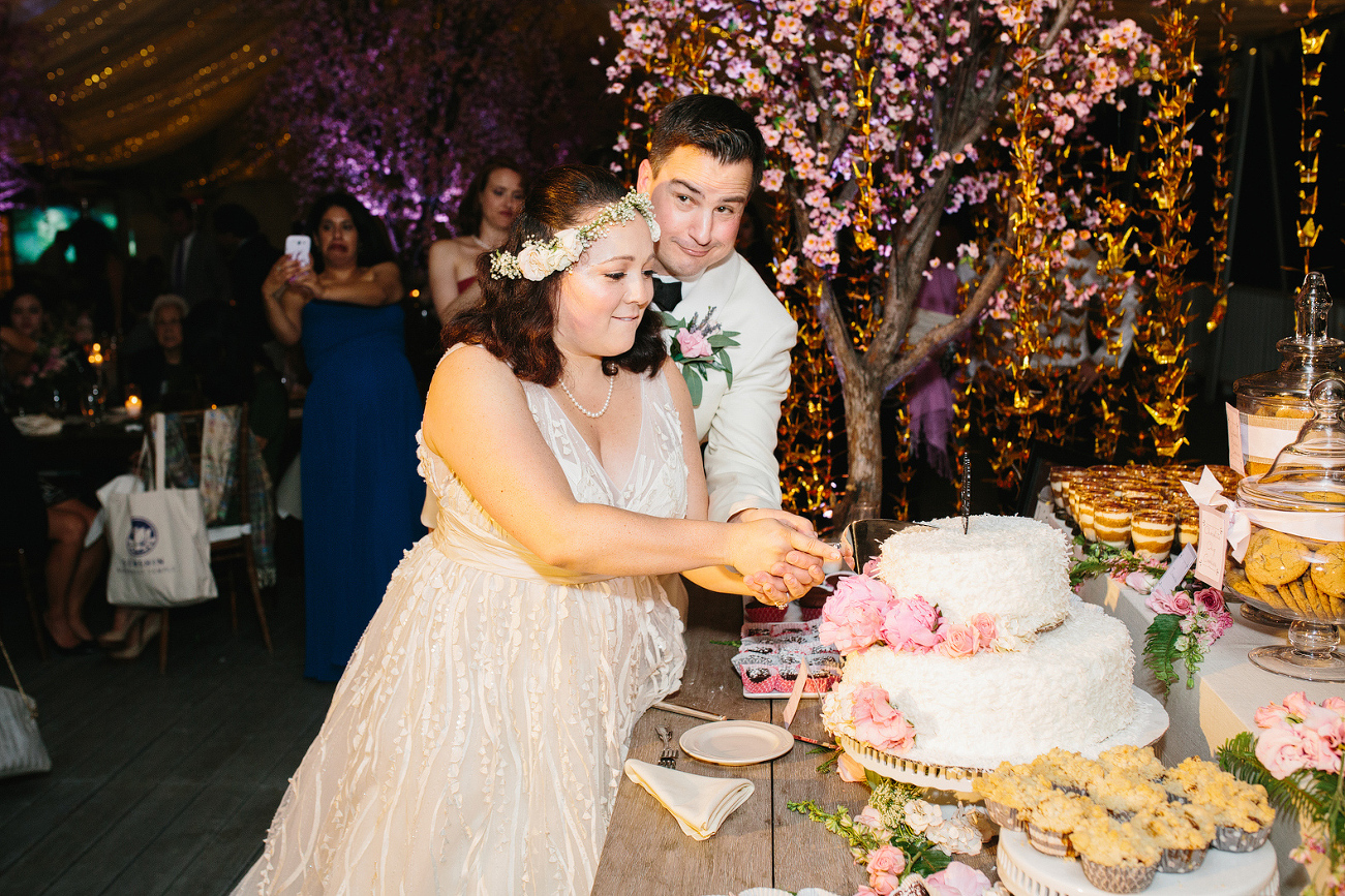 Andrea and Craig cutting their cake. 