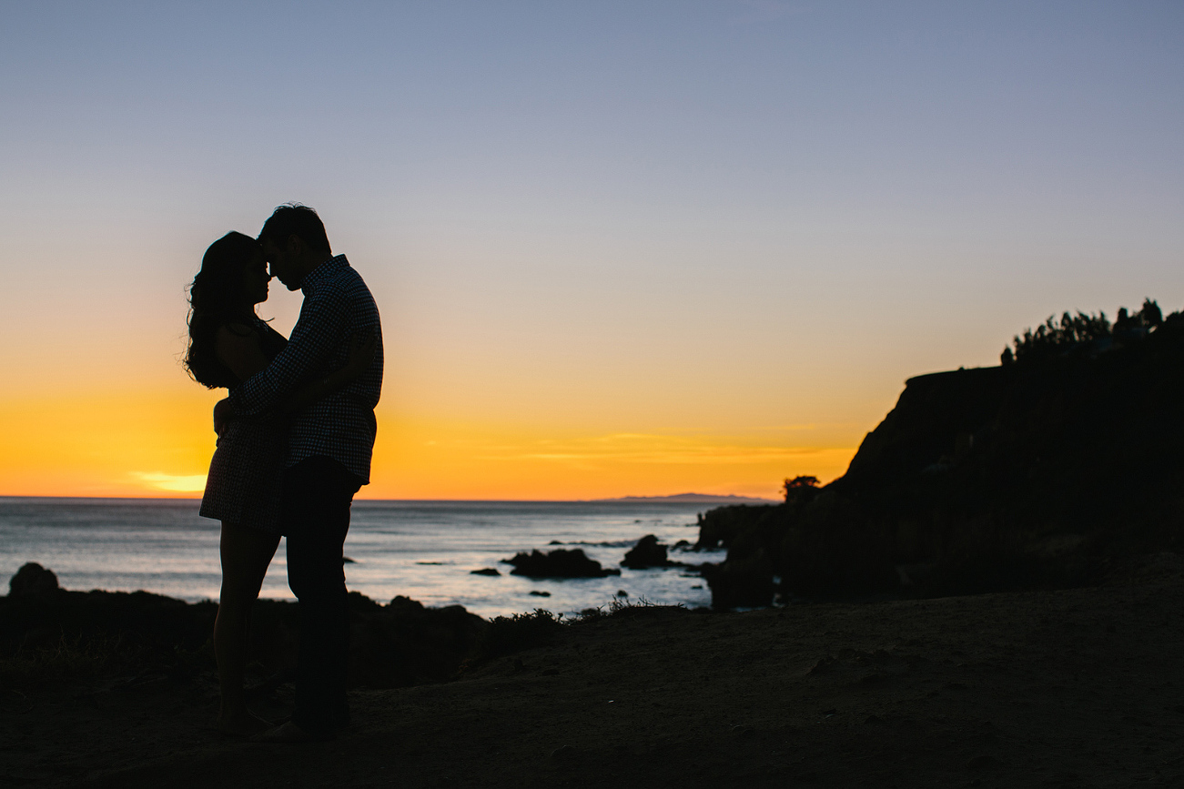 A silhouette portrait of Miren and Peter. 