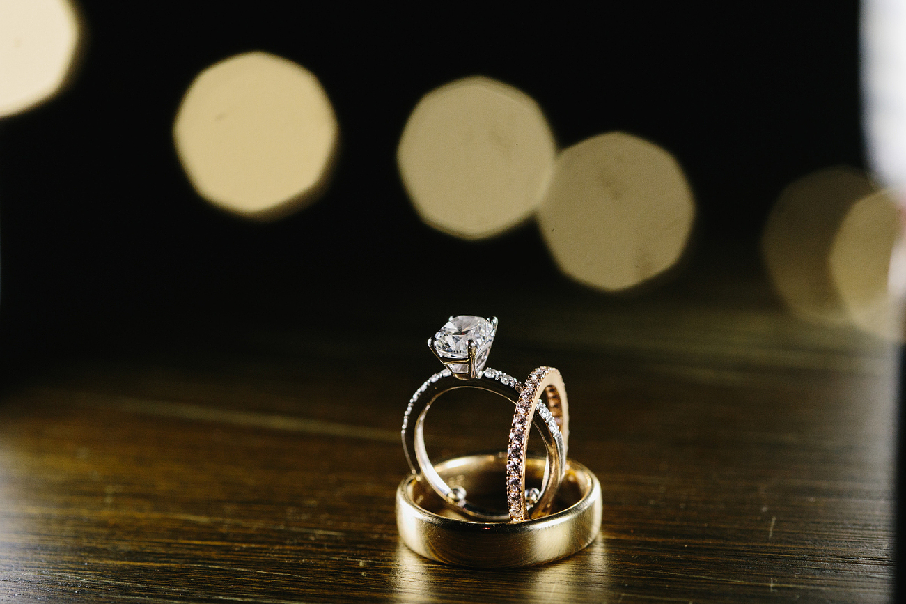 close up photo of wedding rings